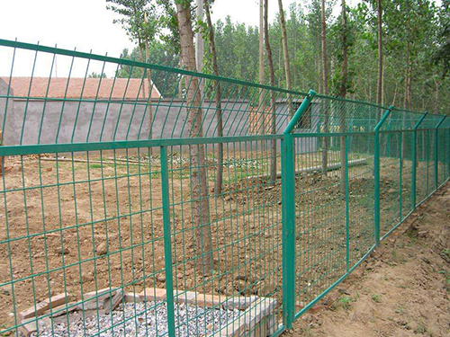 护栏网生产工艺及护栏网的种类、特点